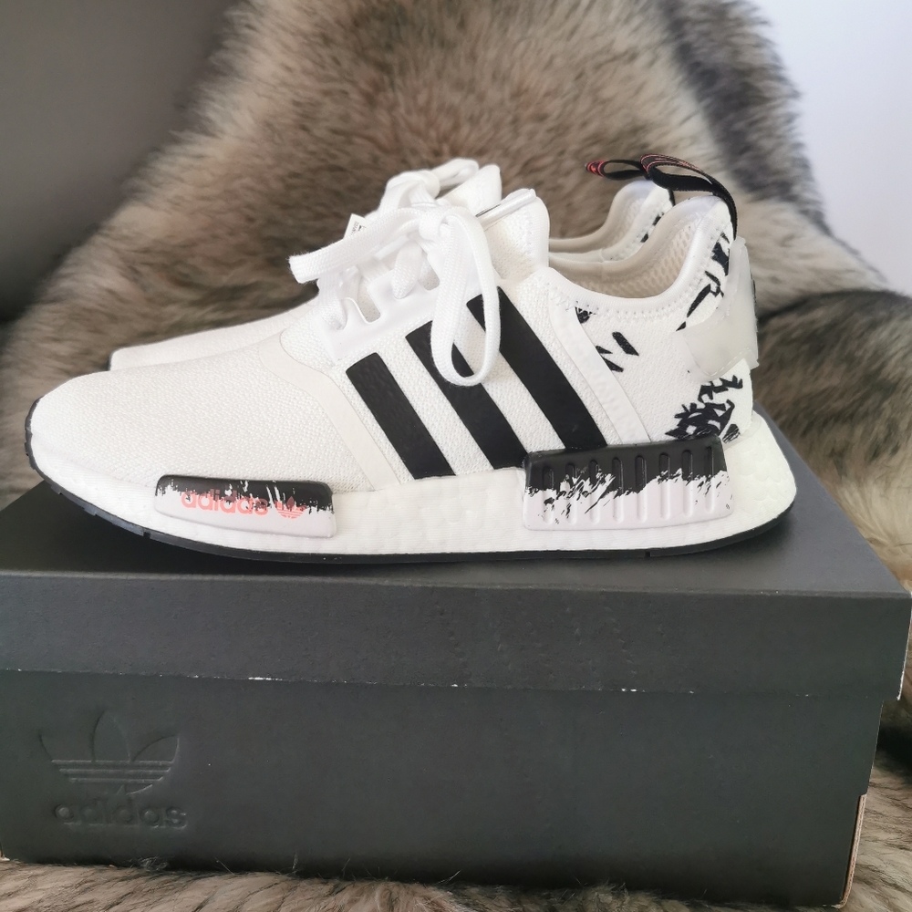 LAST ONE ❤️ADIDAS NMD_R1 WHITE BLACK GRAFFITI SHO… - Picture 2 of 5